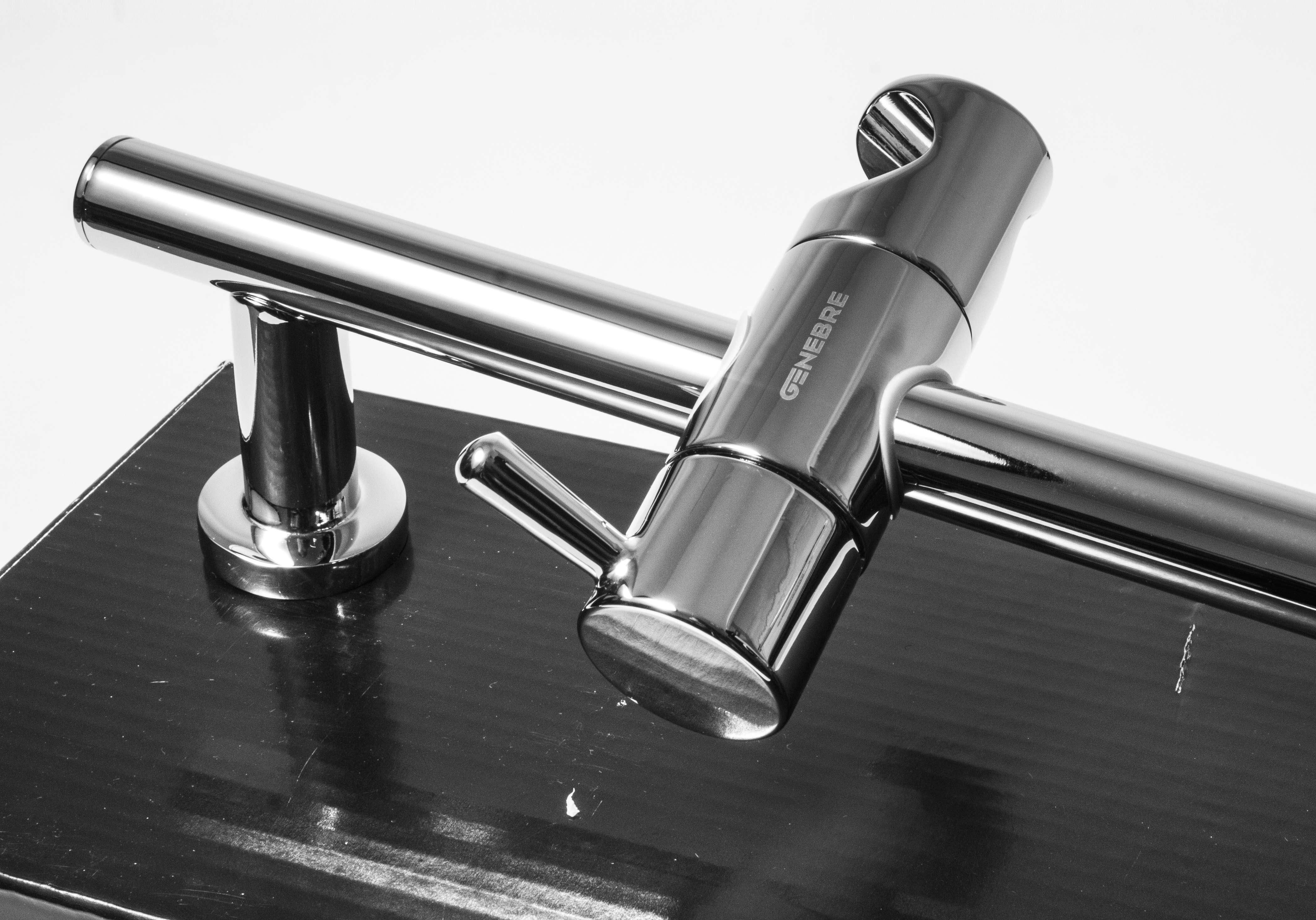 Душевая штанга Genebre Metallic 71.1 см (1639 45)